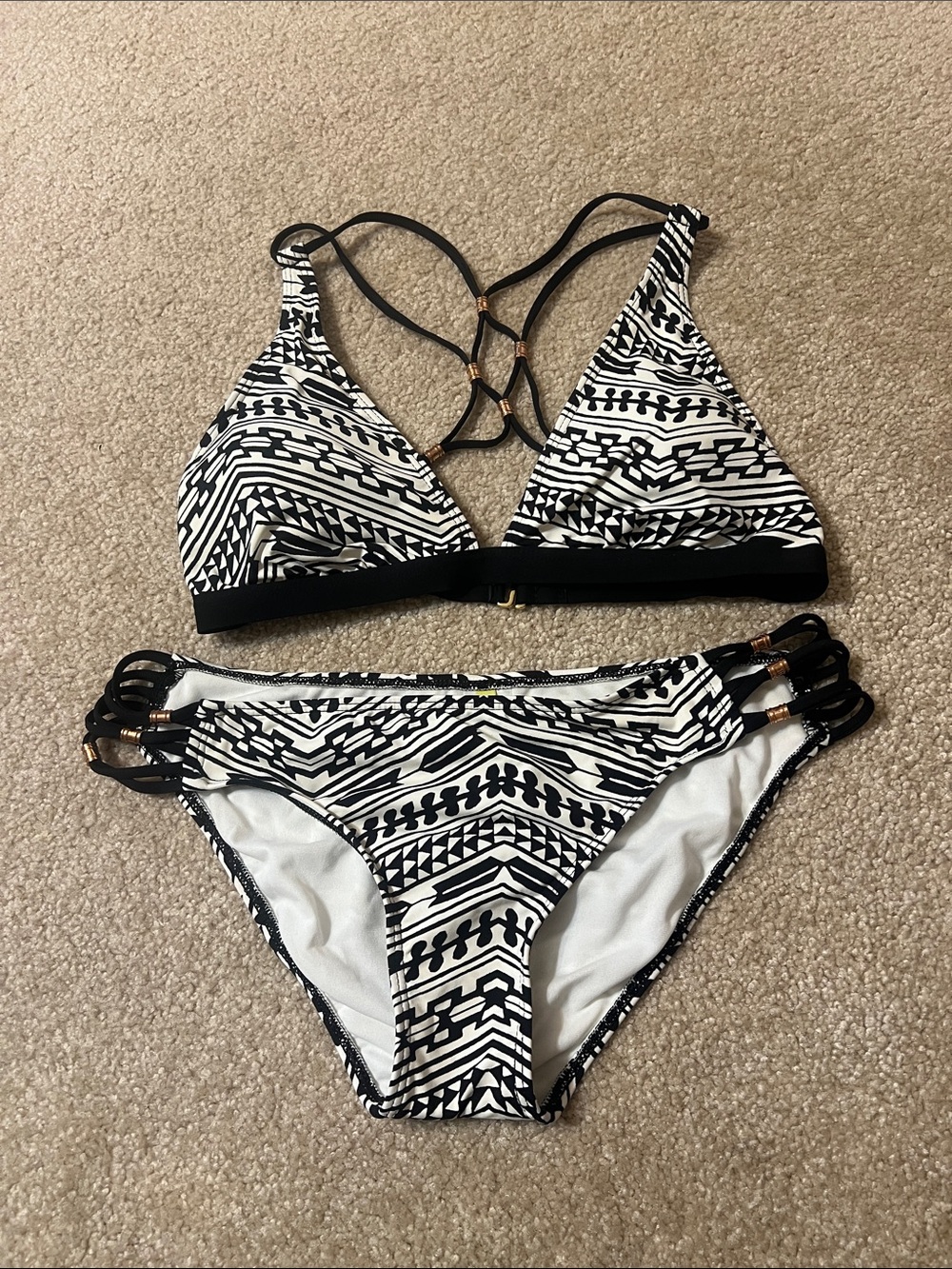 Gianni Bini Black & White Strappy Triangle Bikini Set size Medium